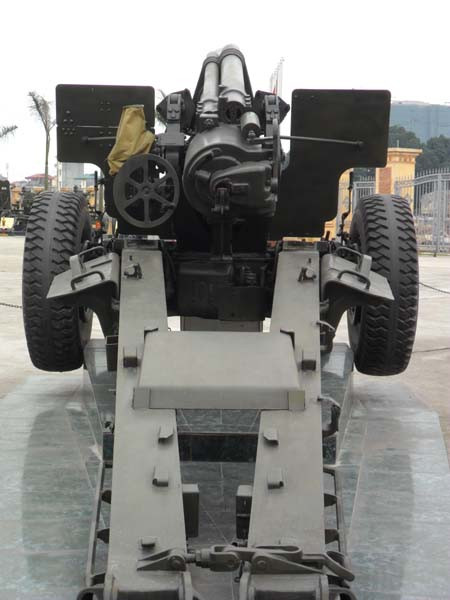 Thông số Kỹ thuật: cỡ nòng 155mm, trọng lượng 5800 kg, chiều dài 7.315m, chiều rộng 2.438m, chiều cao 1.803m, kíp chiến đấu 11 người, tốc độ bắn: 4 viên/phút, sơ tốc đạn: 563M/S