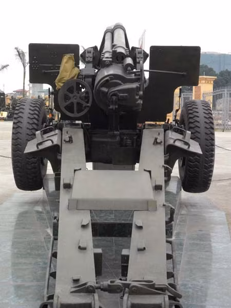Thông số Kỹ thuật: cỡ nòng 155mm, trọng lượng 5800 kg, chiều dài 7.315m, chiều rộng 2.438m, chiều cao 1.803m, kíp chiến đấu 11 người, tốc độ bắn: 4 viên/phút, sơ tốc đạn: 563M/S Thông số Kỹ thuật: cỡ nòng 155mm, trọng lượng 5800 kg, chiều dài 7.315m, chiều rộng 2.438m, chiều cao 1.803m, kíp chiến đấu 11 người, tốc độ bắn: 4 viên/phút, sơ tốc đạn: 563M/S