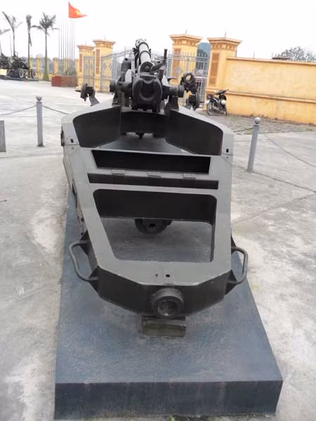 Thông số kỹ thuật: Lựu pháo có cỡ nòng 105m, trọng lượng 1400kg, dài 5,2, rộng 2m, cao 1,6m, kíp chiến đấu 8 người, tốc độ băn 3 viên/ phút, sơ tốc đạn 494m/s Thông số kỹ thuật: Lựu pháo có cỡ nòng 105m, trọng lượng 1400kg, dài 5,2, rộng 2m, cao 1,6m, kíp chiến đấu 8 người, tốc độ băn 3 viên/ phút, sơ tốc đạn 494m/s
