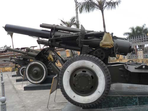 Lựu pháo 155m M114 (M1A1): Thiết kế năm 1939 – 1941; sản xuất năm 1941 và 1953 tại hoa kỳ; nơi sản xuất Island Arsenal; số lượng 10.300 khẩu.