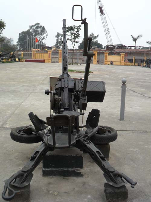 Súng phòng không 14,5mm ZPU – 1: Súng được thiết kế năm 1944 và sản xuất năm 1949 tại Liên Xô. Thông số Kỹ thuật: cỡ nòng: 14,5mm; trọng lượng 413 kg; chiều dài 3.44m; chiều rộng: 1,62m; chiều cao: 1,34m; kíp chiến đấu 4 người; tốc độ đạn: 1200 viên/phút; sơ tốc đạn: 976 m/s. Súng phòng không 14,5mm ZPU – 1: Súng được thiết kế năm 1944 và sản xuất năm 1949 tại Liên Xô. Thông số Kỹ thuật: cỡ nòng: 14,5mm; trọng lượng 413 kg; chiều dài 3.44m; chiều rộng: 1,62m; chiều cao: 1,34m; kíp chiến đấu 4 người; tốc độ đạn: 1200 viên/phút; sơ tốc đạn: 976 m/s.