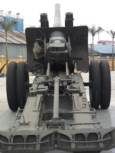 Thông số kỹ thuật: cỡ nòng : 122mm; trọng lượng: 7907 kg; chiều dài: 8.735m; chiều rộng: 2,345m; chiều cao: 2,27m; Kíp chiến đấu: 9 người; tốc độ bắn: 3,4 viên/phút; sơ tốc đạn: 806 m/s.