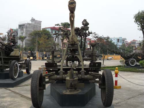 Pháo phòng không 37mm K-39: sản xuất năm 1939 tại Liên Xô, đã tham gia các cuộc chiến tranh Việt Nam, Nội chiến Campuchia. Pháo phòng không 37mm K-39: sản xuất năm 1939 tại Liên Xô, đã tham gia các cuộc chiến tranh Việt Nam, Nội chiến Campuchia.