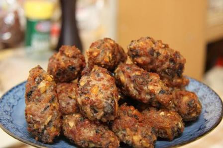 Chả ốc nướng lá chuối: Đây là món ăn dễ làm và được sử dụng thường xuyên ở làng quê Việt Nam, món ăn này bổ xung nhiều đạm và canxi đối với sức khỏe con người. Chả ốc nướng lá chuối: Đây là món ăn dễ làm và được sử dụng thường xuyên ở làng quê Việt Nam, món ăn này bổ xung nhiều đạm và canxi đối với sức khỏe con người.