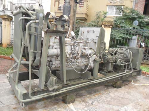 Xe bơm xăng “Trường Sơn”, xe do cán bộ, chiến sỹ Q165, Cục xăng dầu, Tổng cục Hậu cần nghiên cứu, chế tạo năm 1968 – 1969 Xe bơm xăng “Trường Sơn”, xe do cán bộ, chiến sỹ Q165, Cục xăng dầu, Tổng cục Hậu cần nghiên cứu, chế tạo năm 1968 – 1969