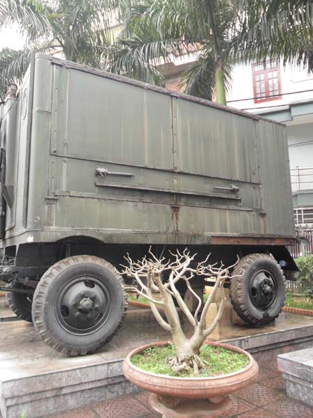 . Xe bếp quân sự cấp Đại đội, xe do Liên Xô sản xuất và viện trợ nước ta trong kháng chiến chống Mỹ cứu nước. . Xe bếp quân sự cấp Đại đội, xe do Liên Xô sản xuất và viện trợ nước ta trong kháng chiến chống Mỹ cứu nước.