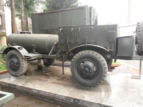 Xe bếp quân sự KN 135, xe do Liên Xô sản xuất và viện trợ nước ta trong kháng chiến chống Mỹ cứu nước. Xe bếp quân sự KN 135, xe do Liên Xô sản xuất và viện trợ nước ta trong kháng chiến chống Mỹ cứu nước.