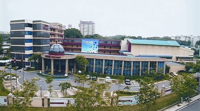 Trường có 7 trường trực thuộc: Cơ khí, Thiết kế và Công nghệ; Y tế; Máy tính, Tin học và Truyền thông; Giáo dục và Phát triển trọn đời; Khoa học cuộc sống; Quản lý; và Nghiên cứu Xã hội và Quốc tế. Đa số giáo viên đều tham gia nghiên cứu, việc này được các trang thiết bị của phòng thí nghiệm và phân xưởng hỗ trợ. Trường có 7 trường trực thuộc: Cơ khí, Thiết kế và Công nghệ; Y tế; Máy tính, Tin học và Truyền thông; Giáo dục và Phát triển trọn đời; Khoa học cuộc sống; Quản lý; và Nghiên cứu Xã hội và Quốc tế. Đa số giáo viên đều tham gia nghiên cứu, việc này được các trang thiết bị của phòng thí nghiệm và phân xưởng hỗ trợ.