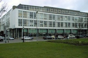 Khi học tại trường này, bạn sẽ có cơ hội thụ hưởng nền giáo quốc mang tính quốc tế cho nghề nghiệp tương lai của mình. Với đội ngũ giảng viên có kinh nghiệm giảng dạy cho sinh viên quốc tế sẽ mang đến cho học sinh những phương pháp giảng dạy manh tính toàn cầu. Khi học tại trường này, bạn sẽ có cơ hội thụ hưởng nền giáo quốc mang tính quốc tế cho nghề nghiệp tương lai của mình. Với đội ngũ giảng viên có kinh nghiệm giảng dạy cho sinh viên quốc tế sẽ mang đến cho học sinh những phương pháp giảng dạy manh tính toàn cầu.