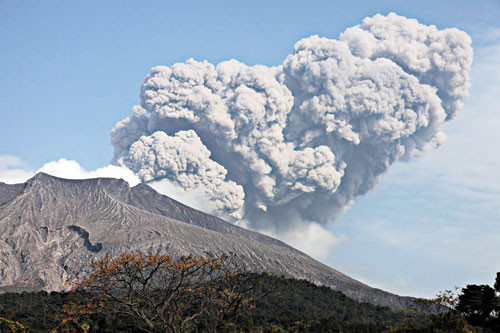 Núi lửa Sakurajima hoạt động - Ảnh: Photovolcanica.com