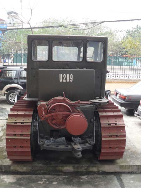 Chiếc C100 khi nhìn từ đằng sau Chiếc C100 khi nhìn từ đằng sau