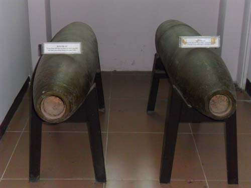 Cận cảnh hai quả bom MK-82 Cận cảnh hai quả bom MK-82