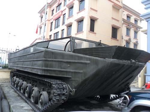 Xe lội nước V003 dùng để bảo đảm vượt sông cho các đơn vị bộ binh và phương tiện cơ giới trong kháng chiến chống Mỹ Xe lội nước V003 dùng để bảo đảm vượt sông cho các đơn vị bộ binh và phương tiện cơ giới trong kháng chiến chống Mỹ