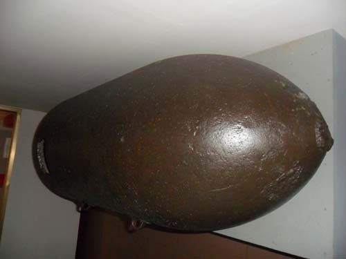 Cận cảnh quả bom 500Kg do Bộ đội Công binh tháo gỡ năm 1952. Cận cảnh quả bom 500Kg do Bộ đội Công binh tháo gỡ năm 1952.