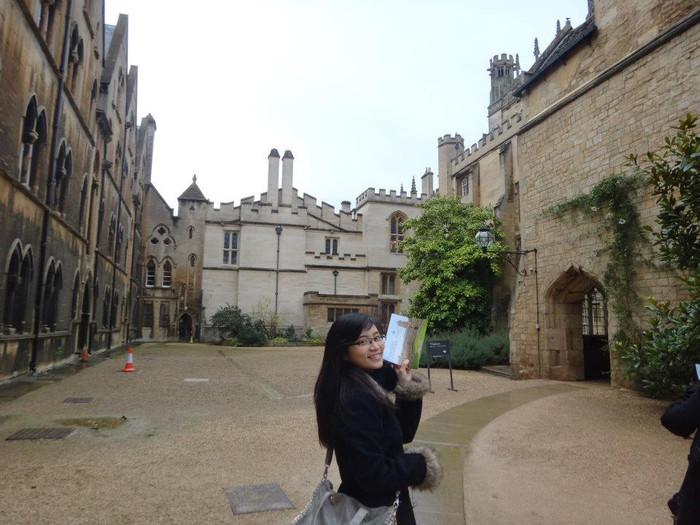 Không chỉ đẹp người, đẹp nết …Linh còn là một sinh viên có thành tích học tập cao … Không chỉ đẹp người, đẹp nết …Linh còn là một sinh viên có thành tích học tập cao …