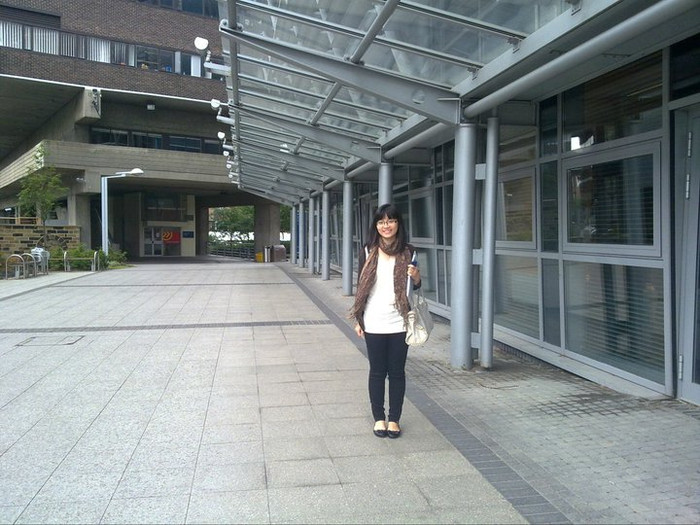 Dù là khi học tập ở Việt Nam hay khi du học ở xứ người bạn luôn thể hiện được nét dịu dàng, duyên dáng của người con gái Hà Thành Dù là khi học tập ở Việt Nam hay khi du học ở xứ người bạn luôn thể hiện được nét dịu dàng, duyên dáng của người con gái Hà Thành