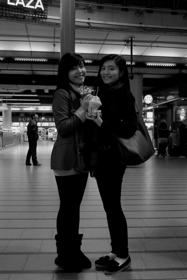 …và sống rất hòa đồng với bạn bè …và sống rất hòa đồng với bạn bè