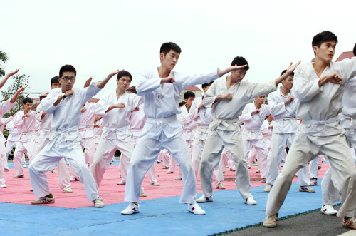 Võ thể dục là bài tập cơ bản của 100% học viên Học viện Cảnh sát nhân dân.