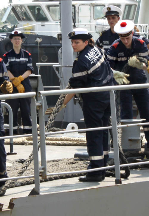 Trong số các thủy thủ có nhiều người là nữ Trong số các thủy thủ có nhiều người là nữ