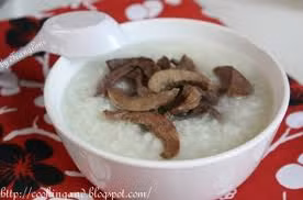 16. Cháo tim lợn: Món cháo này có công dụng dưỡng tâm bổ huyết, an thần định kinh, dùng thích hợp trong trường hợp hay hồi hộp mất ngủ, dễ hoảng hốt, dễ ra mồ hôi. (Năm Hải (TH Ảnh từ Internet)