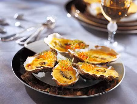 Con trai: Theo ước tính trung bình, cứ 8 ounce (mỗi ounce bằng khoảng 28,35g) con trai lại chứa 299 calo, 100 trong số đó là từ các chất béo, nghĩa là khoảng 43% số calo là calo béo. Ngoài lượng calo béo, loài trai còn chứa 910 mg natri và 13% lượng cholesterol (dựa trên một chế độ ăn 2.000 calo). Bởi vậy nên không nên sử dung quá nhiều loại hải sản này trong các bữa ăn hàng ngày.