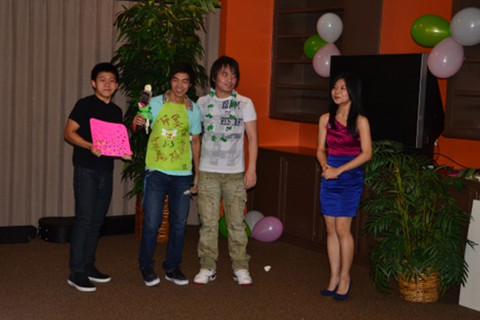 Du học sinh Việt Nam tại Mỹ tham gia các trò chơi sau giờ học trên lớp (Ảnh Vnexpress) Du học sinh Việt Nam tại Mỹ tham gia các trò chơi sau giờ học trên lớp (Ảnh Vnexpress)