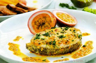 Cá chiên rưới xốt chanh leo (Cá thu): Món ăn này thực phảm chủ đạo là các thu, loại cá rất quen thuộc được nhiều người thích ăn bởi nguồn đạm, chất béo... trong cá thu rất bổ dưỡng đối với sức khỏe của mọi người, từ người già, trẻ em, phụ nữ mang thai và phụ nữ trong thời gian sau khi sinh. Cá chiên rưới xốt chanh leo (Cá thu): Món ăn này thực phảm chủ đạo là các thu, loại cá rất quen thuộc được nhiều người thích ăn bởi nguồn đạm, chất béo... trong cá thu rất bổ dưỡng đối với sức khỏe của mọi người, từ người già, trẻ em, phụ nữ mang thai và phụ nữ trong thời gian sau khi sinh.