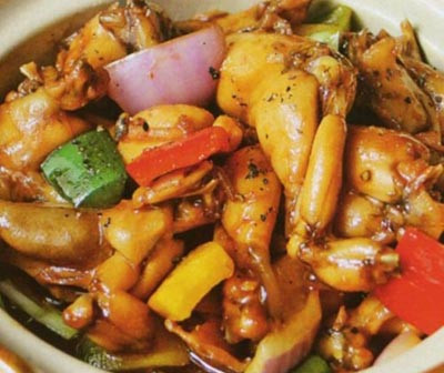 Món nhái xào xả ớt: Thịt nhái vị ngọt, thơm, chứa nhiều khoáng chất và dễ dàng chế biến thành những món ngon. Món nhái xào xả ớt: Thịt nhái vị ngọt, thơm, chứa nhiều khoáng chất và dễ dàng chế biến thành những món ngon.