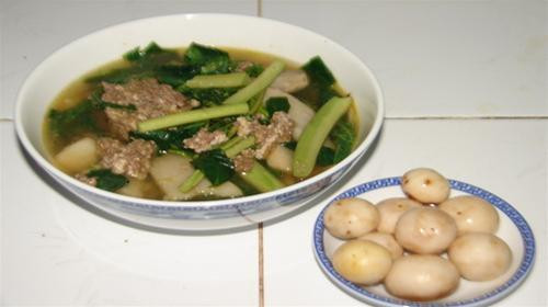 Canh cua rau rút khoai sọ: Canh cua rau rút khoai sọ là món ăn ngọt mát, nhiều đạm và đậm đà hương vị ngày hè. Canh cua rau rút khoai sọ: Canh cua rau rút khoai sọ là món ăn ngọt mát, nhiều đạm và đậm đà hương vị ngày hè.