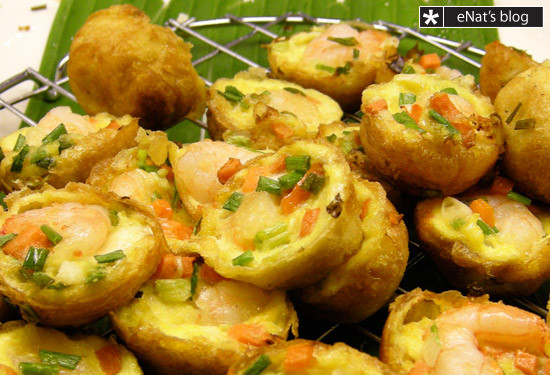 Bánh cống Cần Thơ : Nguyên liệu chính của bánh cống là bột gạo, đậu xanh hột và tôm thịt băm, ngoài ra còn một số gia vị khác. Bánh cống là một đặc sản ở Cần Thơ. Bánh ăn rất bổ có sức khỏe, lành tính … Bánh cống Cần Thơ : Nguyên liệu chính của bánh cống là bột gạo, đậu xanh hột và tôm thịt băm, ngoài ra còn một số gia vị khác. Bánh cống là một đặc sản ở Cần Thơ. Bánh ăn rất bổ có sức khỏe, lành tính …