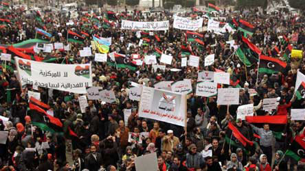 Những người biểu tình lo ngại việc thiết lập một khu tự trị sẽ dẫn tới sự chia rẽ dân tộc