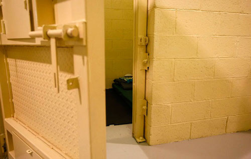 Một phòng giam trong nhà tù Bagram - Ảnh: Reuters