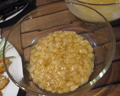 Cháo đậu ván trắng tươi (bạch biển đậu) có công dụng: thanh thử hóa thấp, kiện tỳ chỉ tả (cầm đi lỏng); rất thích hợp cho những người tỳ vị hư nhược, đi lỏng mạn tính, phụ nữ bị khí hư, trẻ em hay nôn và biếng ăn về mùa hè. Ảnh: tapchiamthuc Xem thêm: món ăn bổ tim/ món ăn cho người đau dạ dày/ những loại nấm tốt cho sức khỏe Cháo đậu ván trắng tươi (bạch biển đậu) có công dụng: thanh thử hóa thấp, kiện tỳ chỉ tả (cầm đi lỏng); rất thích hợp cho những người tỳ vị hư nhược, đi lỏng mạn tính, phụ nữ bị khí hư, trẻ em hay nôn và biếng ăn về mùa hè. Ảnh: tapchiamthuc Xem thêm: món ăn bổ tim/ món ăn cho người đau dạ dày/ những loại nấm tốt cho sức khỏe