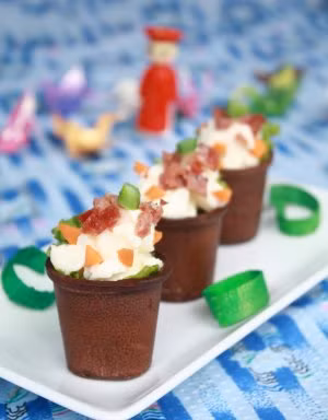 Bánh sô - cô - la: Bánh có vị ngọt và đắng nhẹ của sô-cô-la và sẽ được trung hòa bởi chút mặn của xúc xích xông khói là điểm độc đáo của món tráng miệng này. Ảnh: divivu