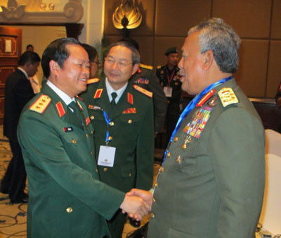 Thượng tướng Đỗ Bá Tỵ gặp gỡ Đại tướng Dun-ki-phê-li Bin Mô-hát-din (Zulkifeli Mohadzin), Tư lệnh Lực lượng quốc phòng Ma-lai-xi-a