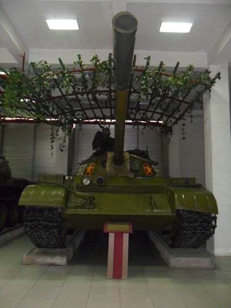 Xe tăng T54 – Số hiệu 960, thuộc Đại đoàn tăng 10, tiểu đoàn tăng 20 Miền Đông nam bộ. Đây là chiếc xe truyền thống của bộ đội tăng thiết giáp miền Đông nam bộ. Xe tăng T54 – Số hiệu 960, thuộc Đại đoàn tăng 10, tiểu đoàn tăng 20 Miền Đông nam bộ. Đây là chiếc xe truyền thống của bộ đội tăng thiết giáp miền Đông nam bộ.