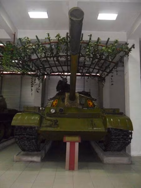 Xe tăng T54 – Số hiệu 960, thuộc Đại đoàn tăng 10, tiểu đoàn tăng 20 Miền Đông nam bộ. Đây là chiếc xe truyền thống của bộ đội tăng thiết giáp miền Đông nam bộ.