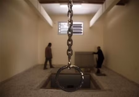 Nhà tù tại thành phố Benghazi, Libya. Đây là nhà tù mà nhà lãnh đạo độc tài Muammar Gaddafi giam giữ tù binh trong thời gian ông cầm quyền.