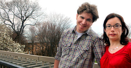 Hội chứng Mobeius: Đó là sự rối loạn thần kinh hiếm hoi lúc mới sinh. Những người bị hội chứng này không thể cử động được cơ mặt, họ không thể mỉm cười, nhăn mặt hay nhấp nháy đôi mắt, thậm chí không thể đưa mắt từ bên này sang bên kia. Ngoài ra, còn có thể có vấn đề về xương, hô hấp, rối loạn cảm giác, rối loạn giấc ngủ khiến cơ thể yếu đi. Khoảng 30% trẻ em liên quan tới hội chứng mobeius bị mắc chứng tự kỷ sau này. Hội chứng Mobeius: Đó là sự rối loạn thần kinh hiếm hoi lúc mới sinh. Những người bị hội chứng này không thể cử động được cơ mặt, họ không thể mỉm cười, nhăn mặt hay nhấp nháy đôi mắt, thậm chí không thể đưa mắt từ bên này sang bên kia. Ngoài ra, còn có thể có vấn đề về xương, hô hấp, rối loạn cảm giác, rối loạn giấc ngủ khiến cơ thể yếu đi. Khoảng 30% trẻ em liên quan tới hội chứng mobeius bị mắc chứng tự kỷ sau này.