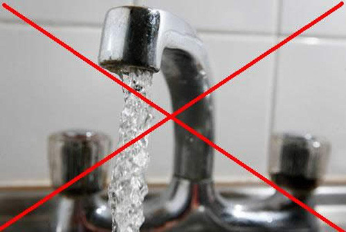 Dị ứng nước: Đây là một hội chứng bệnh ngoài da. Người mắc hội chứng này sẽ nỗi những mụn đỏ và ngứa ngáy khi tiếp xúc với không khí ẩm hoặc nước. Được biết hội chứng này không có thuốc đặc trị và có thể kéo dài hàng chục năm. Dị ứng nước: Đây là một hội chứng bệnh ngoài da. Người mắc hội chứng này sẽ nỗi những mụn đỏ và ngứa ngáy khi tiếp xúc với không khí ẩm hoặc nước. Được biết hội chứng này không có thuốc đặc trị và có thể kéo dài hàng chục năm.