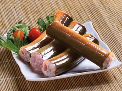 Thịt lươn có thành phần dinh dưỡng cao. Trong 100g thịt lươn gồm có 12,7g chất đạm, 25,6g chất béo tổng cộng (trong đó có 0,05g cholesterol) và 285 calo. Ngoài ra, thịt lươn còn chứa nhiều loại vitamin và chất khoáng như vitamin A, B1, B6 hay chứa chất sắt, natri, kali, calci. So với các loại như hến, tôm đồng, cua đồng, thịt lươn là loại thực phẩm có giá trị dinh dưỡng cao nhất. Vì thế, thịt lươn luôn được chọn lựa là thức ăn bồi bổ cho người bệnh, người già và trẻ nhỏ. Xem thêm: Những món cháo ngon/ Những món ăn từ côn trùng