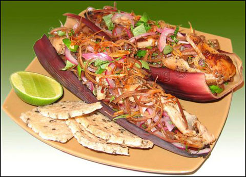 Hoa chuối: Đây là cách gọi của người miền Bắc, người miền Nam thường gọi là bắp chuối. Hoa chuối thường có màu tím. Hoa chuối hay được dùng để chế biến các món gỏi, nấu canh chua, hoặc dùng làm rau ăn kèm bún bò cũng rất ngon. Nhiều người còn rán hoa chuối lên để dùng như một món chay. Trong hoa chuối chứa nhiều thành phần dinh dưỡng tốt cho sức khỏe và lợi tiểu. Xem thêm: Những món cháo ngon/ Những món ăn từ côn trùng