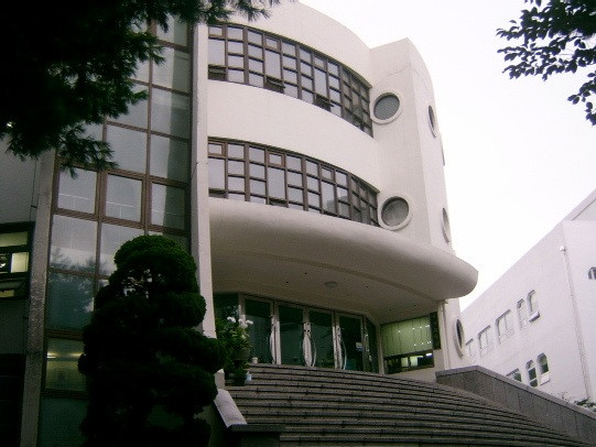 Tòa nhà này chính là IIE Building, trung tâm học tiếng Hàn của sinh viên. Tòa nhà này chính là IIE Building, trung tâm học tiếng Hàn của sinh viên.