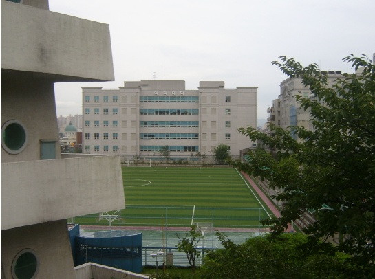 Sân bóng đá cỏ tiêu chuẩn cho sinh viên. Sân bóng đá cỏ tiêu chuẩn cho sinh viên.