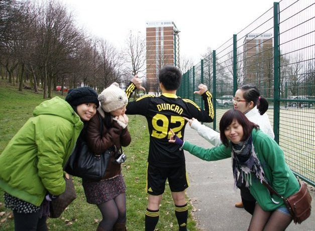 Cầu thủ Việt và các phen hâm mộ