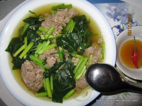 Cua đồng: đây là món ăn dân dã rất phổ biến không chỉ ở các vùng thôn quê Việt Nam mà ngay cả các đô thị sầm uất đây cũng là món ăn hợp khẩu vị của khá nhiều người. Các món ăn có thể chế biến từ cua đồng như: Canh cua đồng, bún rêu cua, cua đồng hấp, cua đồng rang … Không chỉ có gia trị về ẩm thực cua đồng còn có giá trị dinh dưỡng cao và có tác dụng rất tốt cho sức khỏe. Cua đồng: đây là món ăn dân dã rất phổ biến không chỉ ở các vùng thôn quê Việt Nam mà ngay cả các đô thị sầm uất đây cũng là món ăn hợp khẩu vị của khá nhiều người. Các món ăn có thể chế biến từ cua đồng như: Canh cua đồng, bún rêu cua, cua đồng hấp, cua đồng rang … Không chỉ có gia trị về ẩm thực cua đồng còn có giá trị dinh dưỡng cao và có tác dụng rất tốt cho sức khỏe.