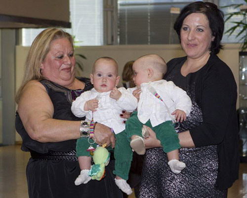 Hai bé gái đã được tách rời nhau - Ảnh: Reuters Hai bé gái đã được tách rời nhau - Ảnh: Reuters