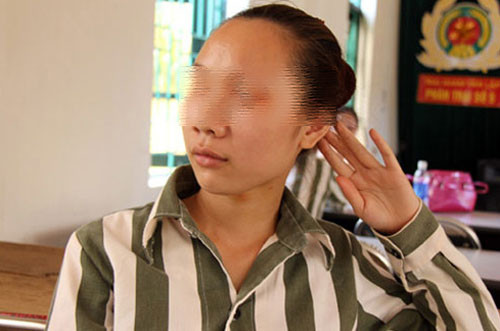 Tú bà tuổi teen Lê Thị Hồng Liễu, sinh năm 1991( quê ở huyện Phù Ninh tỉnh Phú Thọ) trước khi bị bắt cũng đã phù phép biến các cô gái bán dâm của mình thành trinh nữ và kiếm được khoản lợi nhuận không nhỏ.Học lỏm được "bí quyết" của một đàn chị nhiều năm lăn lộn trong nghề, Liễu bắt đầu phù phép biến gái bán dâm chuyên nghiệp thành "gái đồng trinh". Tú bà tuổi teen Lê Thị Hồng Liễu, sinh năm 1991( quê ở huyện Phù Ninh tỉnh Phú Thọ) trước khi bị bắt cũng đã phù phép biến các cô gái bán dâm của mình thành trinh nữ và kiếm được khoản lợi nhuận không nhỏ.Học lỏm được "bí quyết" của một đàn chị nhiều năm lăn lộn trong nghề, Liễu bắt đầu phù phép biến gái bán dâm chuyên nghiệp thành "gái đồng trinh".