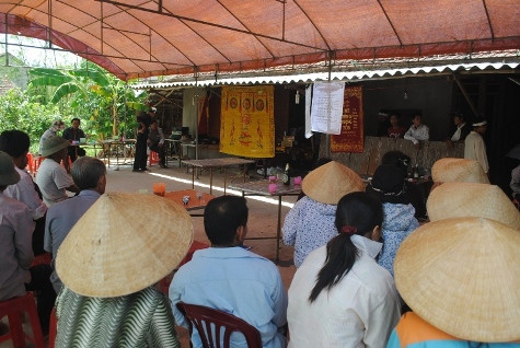 Gia đình ông Cam đau buồn sau khi xảy ra sự việc trên.