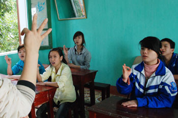 Đó là lớp giành cho các em khiếm thính. Đó là lớp giành cho các em khiếm thính.